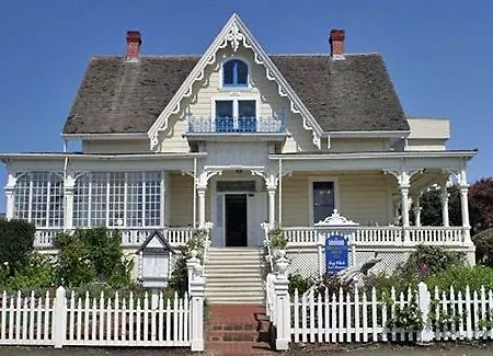 Maccallum House Inn